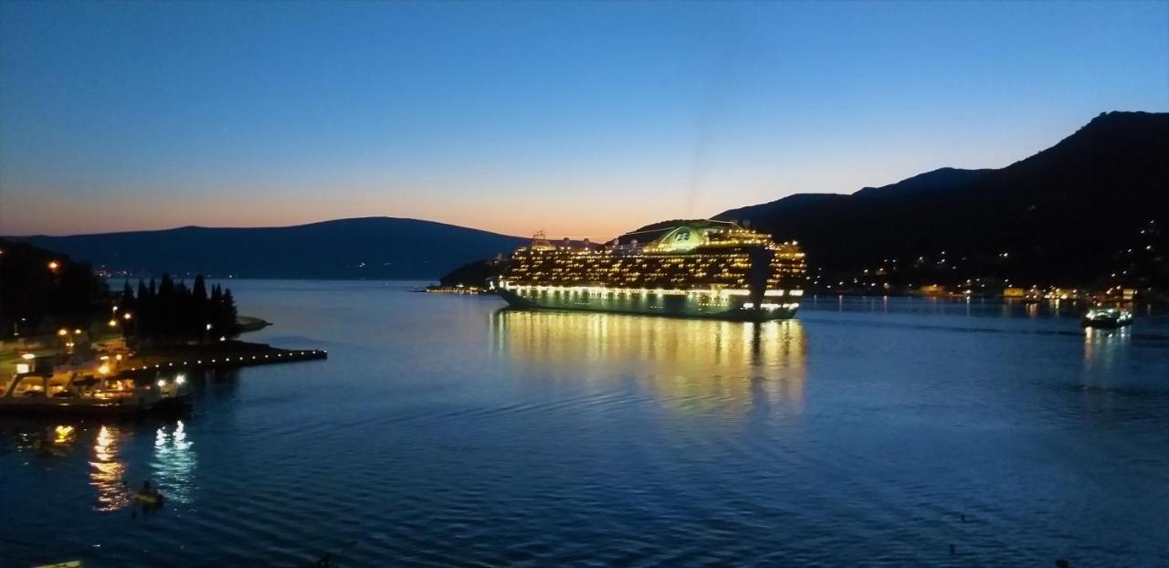 Apartments Okuka Tivat Exterior foto