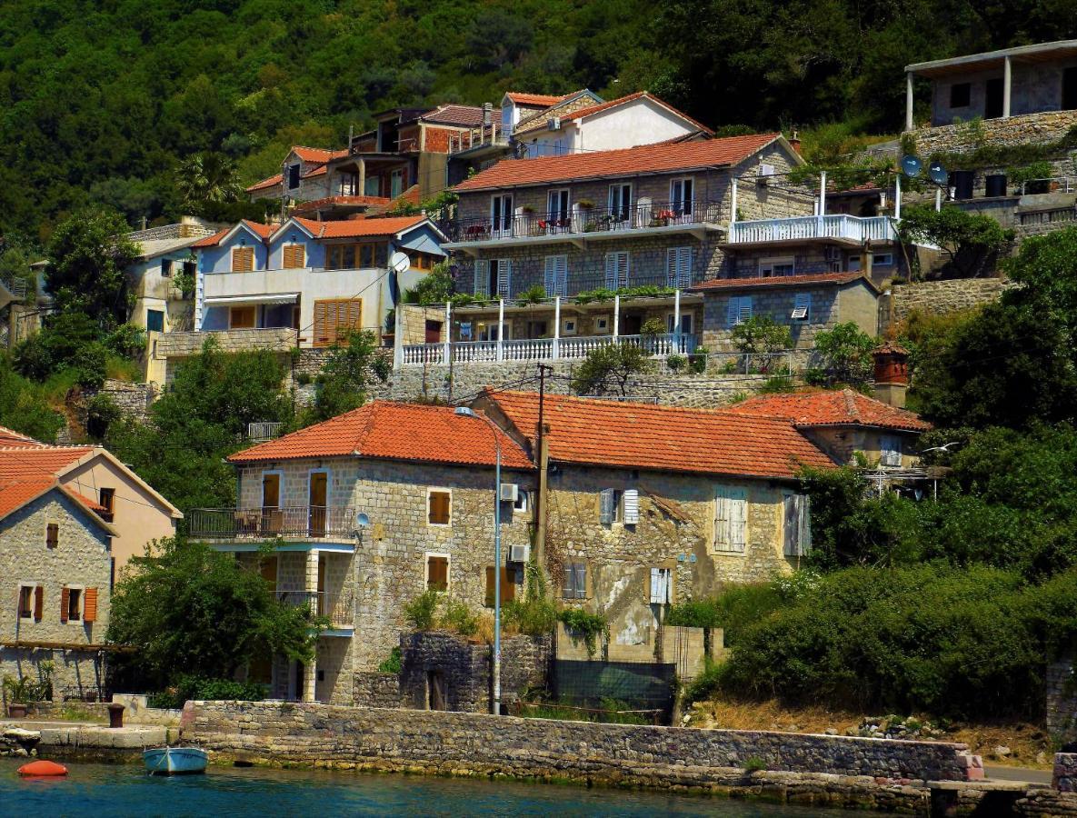 Apartments Okuka Tivat Exterior foto