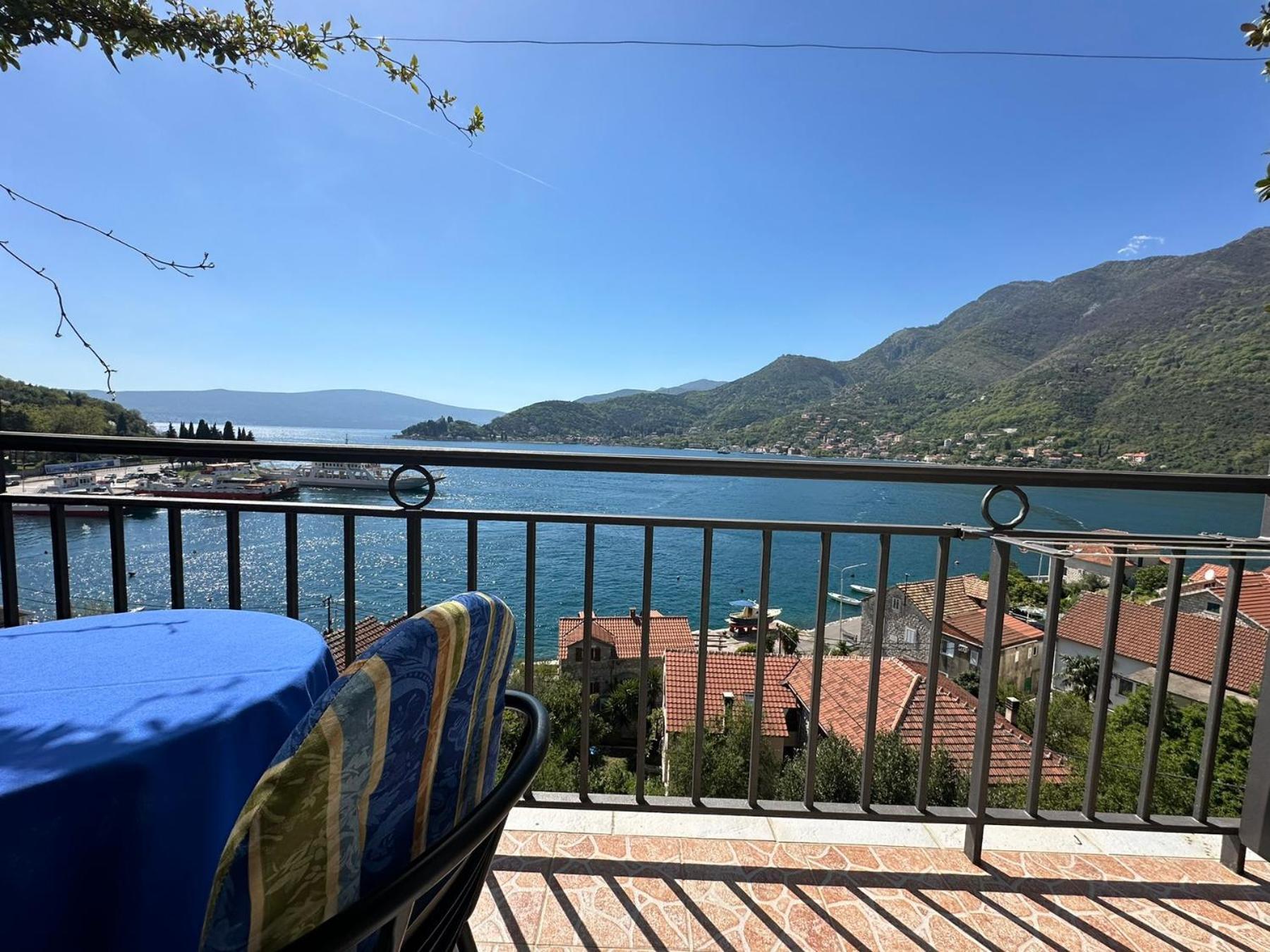 Apartments Okuka Tivat Exterior foto