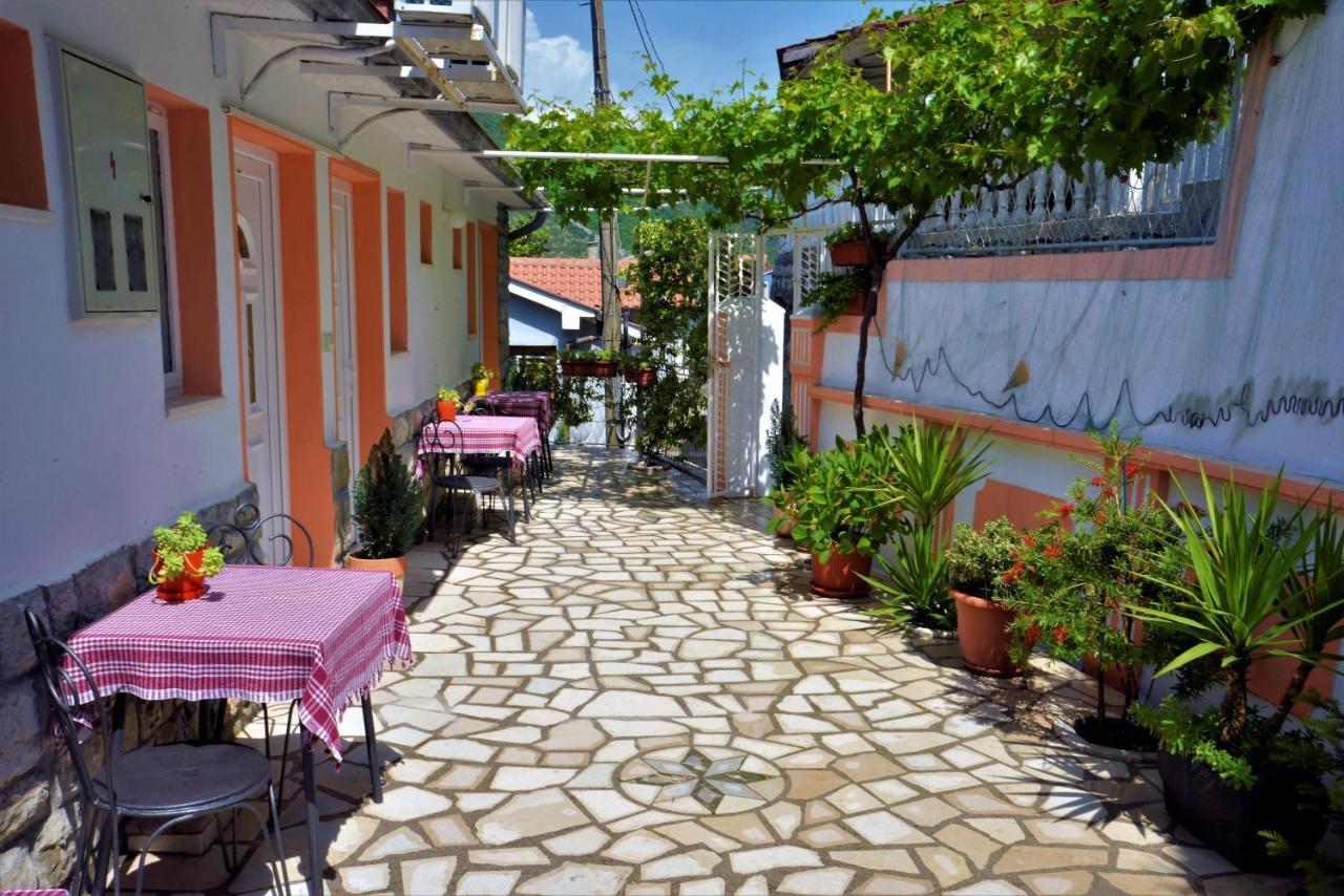 Apartments Okuka Tivat Exterior foto